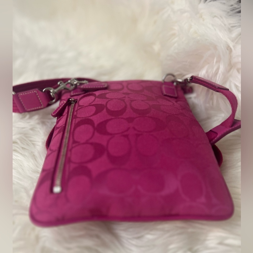 Coach vintage pink Mini Signature c
Stripe swingback Crossbody Bag - Picture 2 of 10